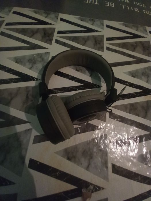 Продам наушники Celebrat