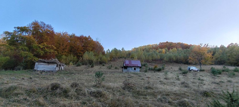 Teren de vânzare pe deal (Ideal Off-Grid, Remote, Retras)