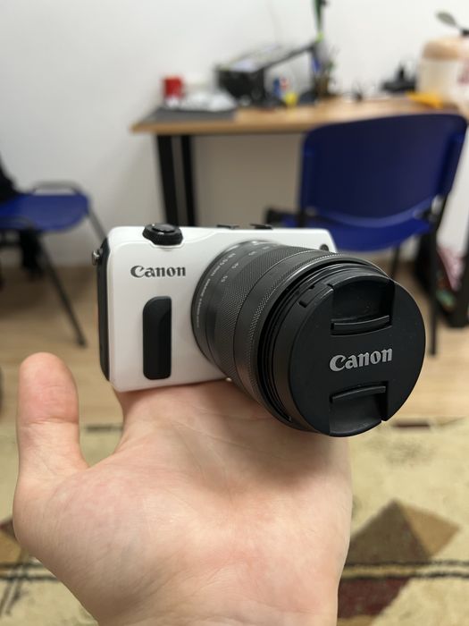 Canon eos m и большой комплект вместе с ним
