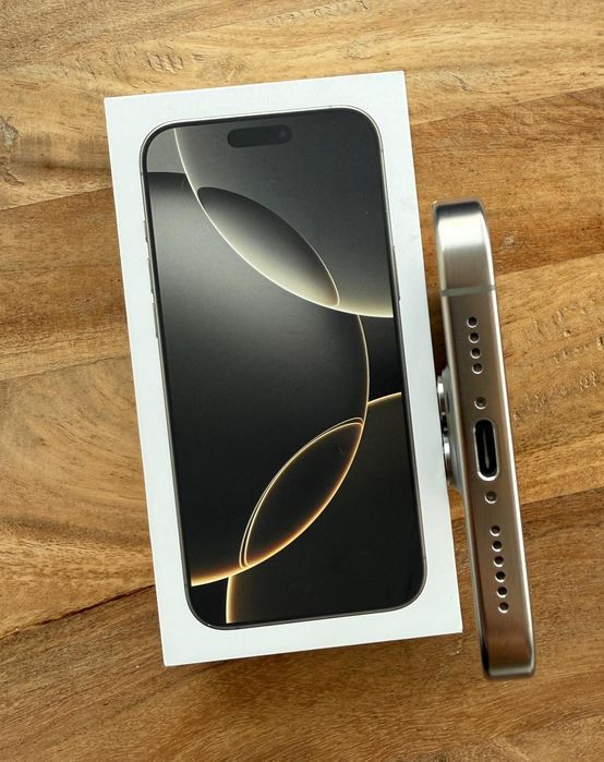 iPhone 16 Pro Max Natural Titanium 256 GB stare impecabila

Vand iPhon