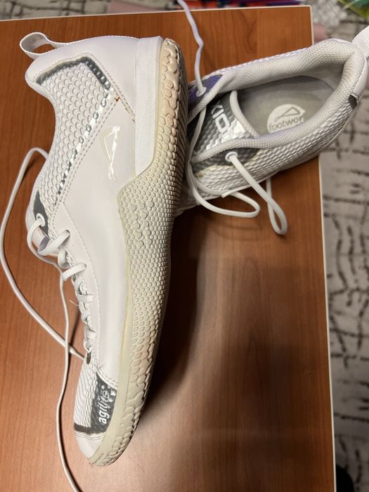 Обувки за тенис на маса