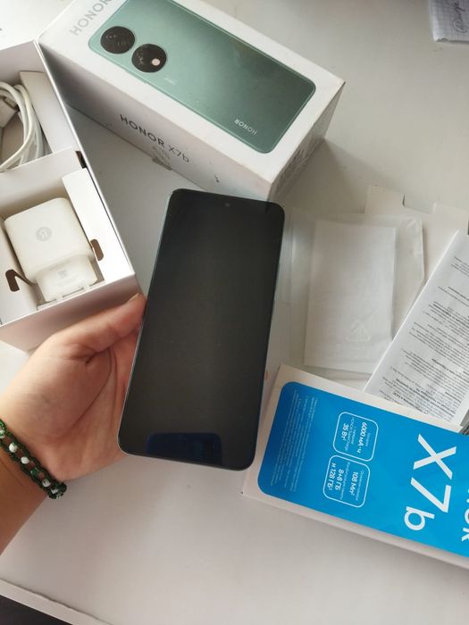 Продаю телефон HONOR X7b