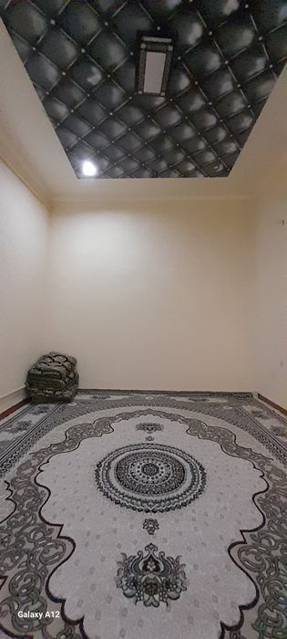 Barcha qulayliklarga ega hovli sotiladi