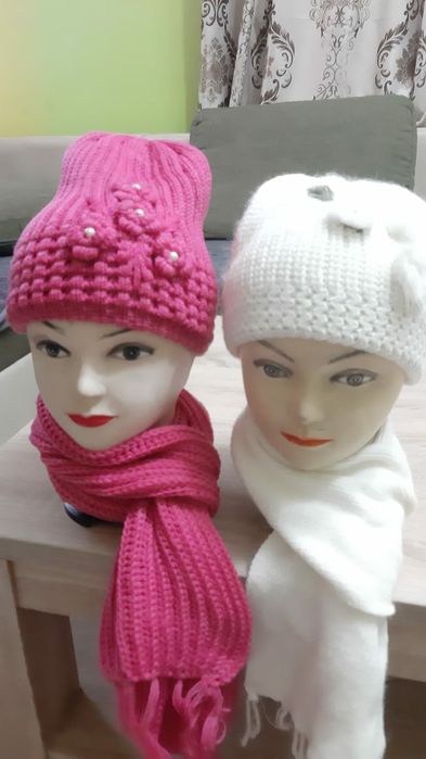 Căciuli, fular și mănuși