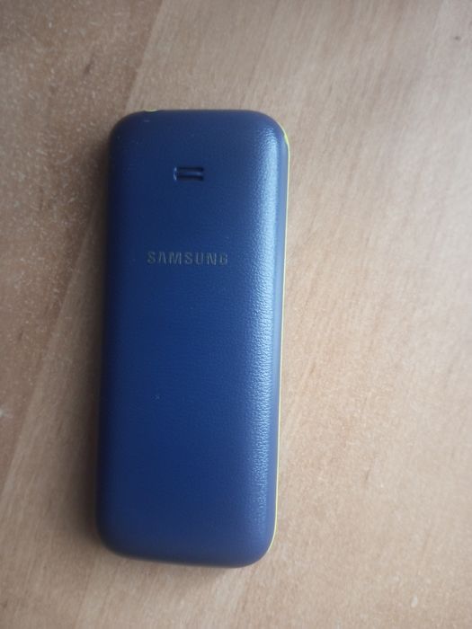 Продам сотовый samsung