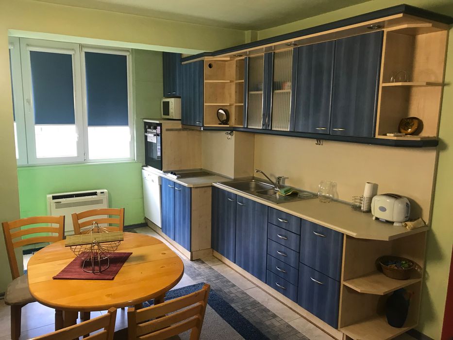 Дава се под наем Четиристаен апартамент в Благоевград, Широк център - 100 кв.м за 382.5 € - Снимка #1