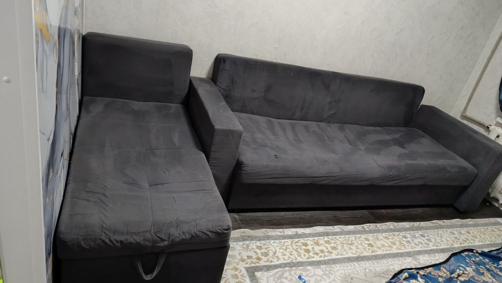 Продам диван в среднем состоянии