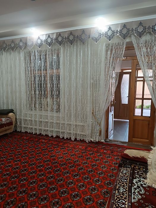 Tashmi postidan 3.5 km kirganda 3.80 sotix 6ta xona oshxona padval