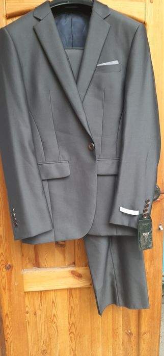 Вечерний костюм продам.