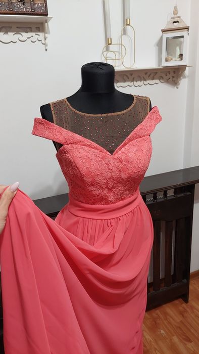 Rochie pe umeri de ocazie