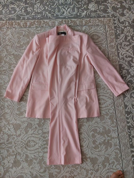Продается костюм от zara
