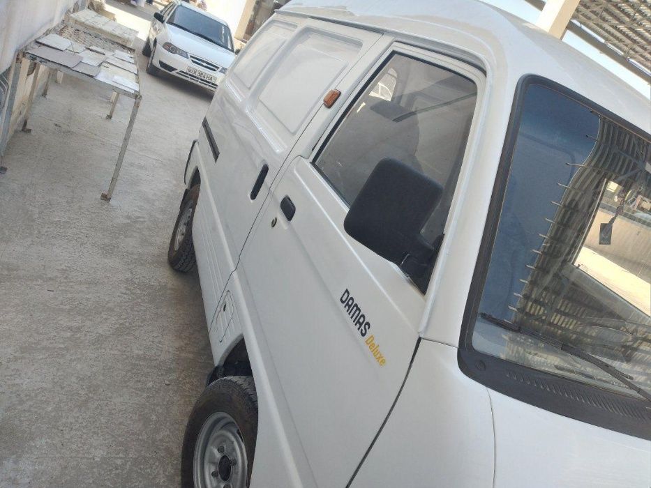 E'lon Damas Van Sotiladi