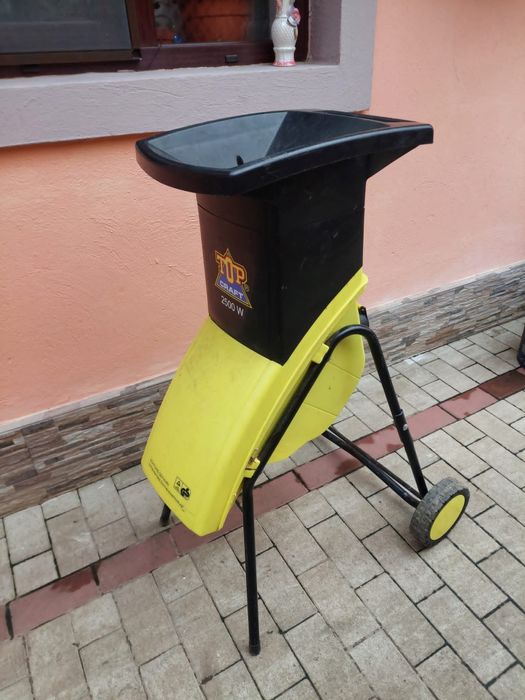 Tocator crengi, resturi vegetale, fructe