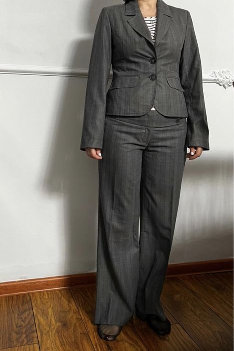 Продам брючный костюм