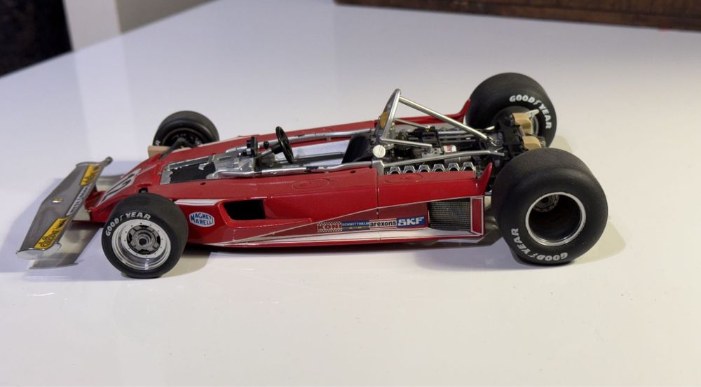 Ferrari 312 T Formula 1 Racing Paul's Model Art, 1/18 Scara Niki Lauda