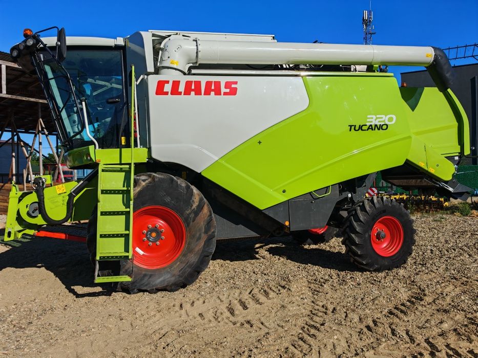 Combina Claas Tucano 320