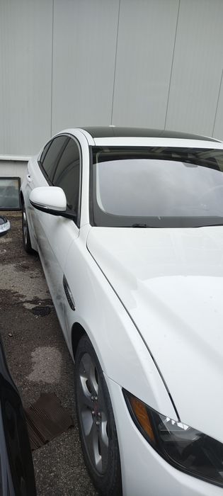 Продавам спортен автомобил Ягуар ХЕ