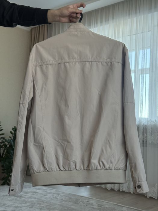 Продам весенние куртки