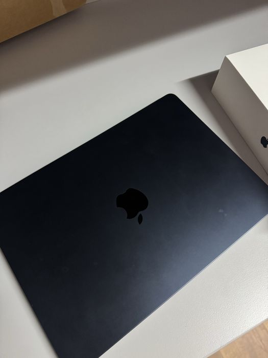 Apple MacBook air 13 2024 с гаранция