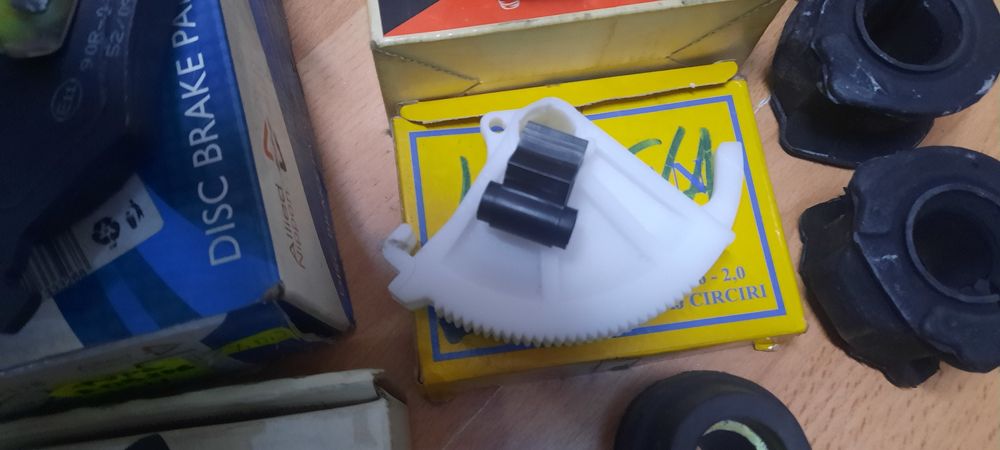 Разпродажба на части за стари Фордове.