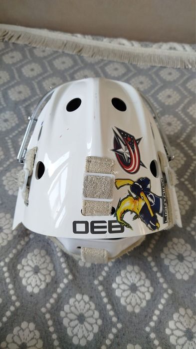 Шлем вратарский продам