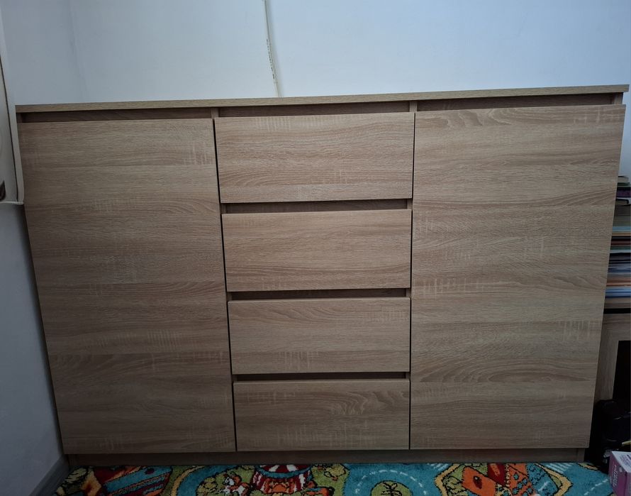 Comoda cu 4 sertare si 2 uși