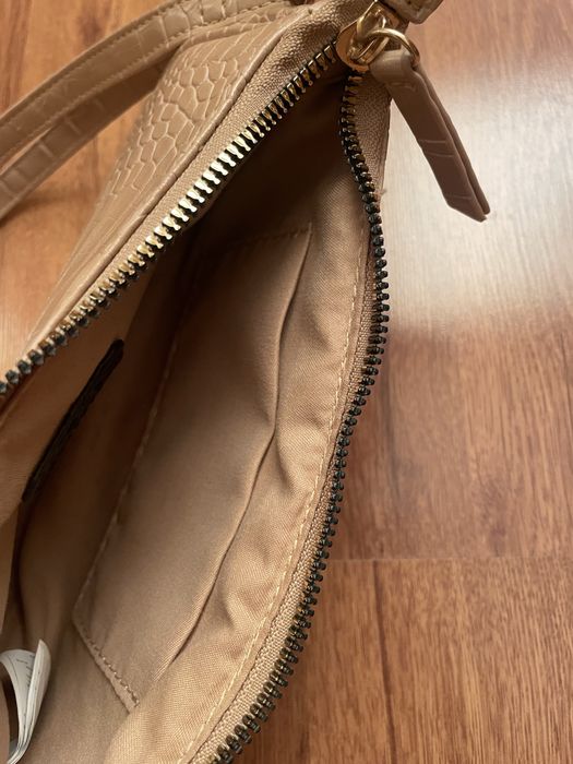 Бежова дамска чанта