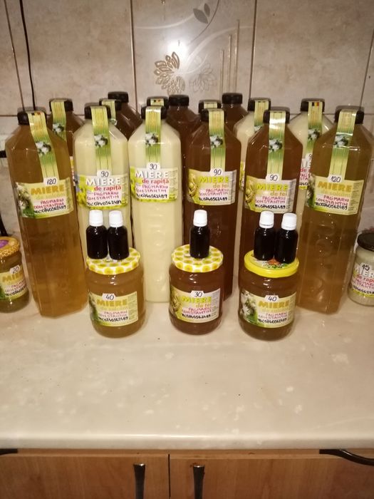 Miere de albine naturală .