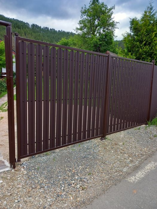 Construim garduri și porți la comanda clientului