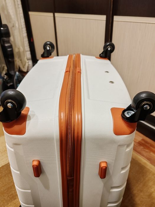 Чемодан 40.000 новый