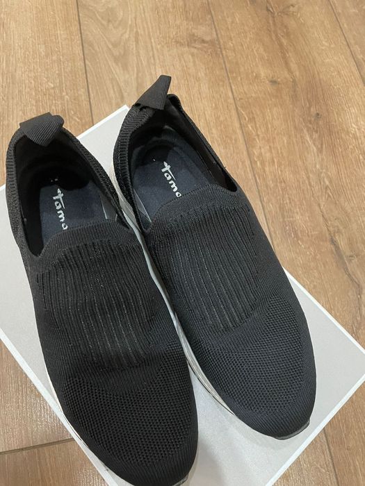 Кроссовки женские