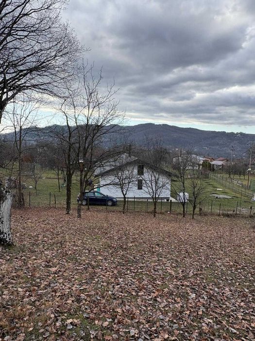 Vând casa de vacanță