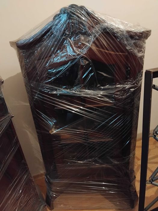 Продавам ъглова холандска витрина