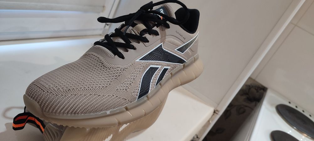 Продам кроссовки фирмы REEBOK