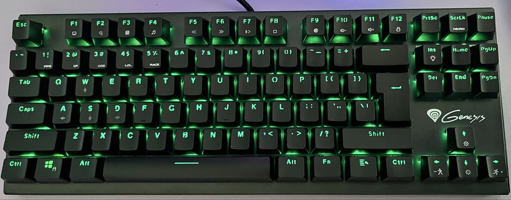 Logitech G102 + Genesis Thor 300 TKL + Genesis Carbon 500 XXXL Camo