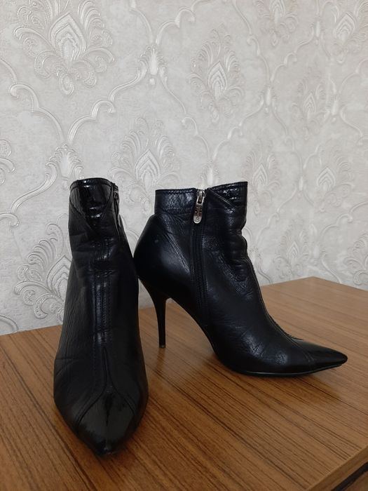 Продам женские  сапоги