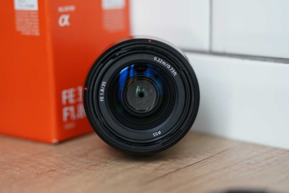 Обектив Sony FE 35mm f1.8