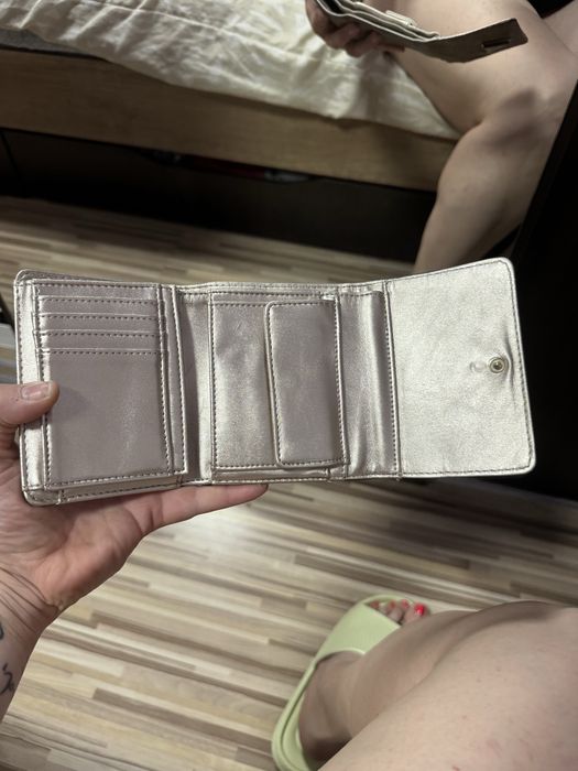 Дамско портмоне на Guess