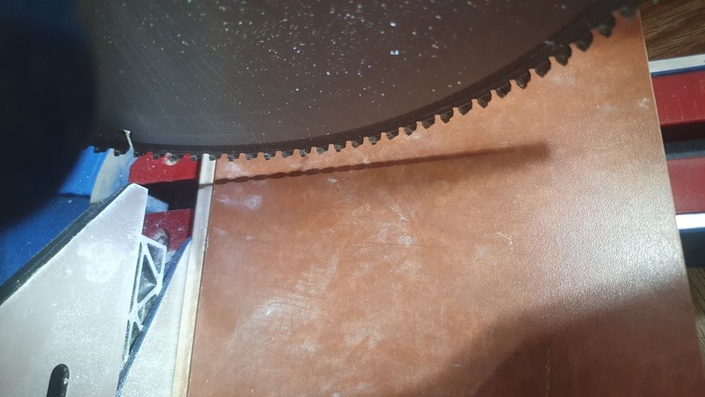 Торцовка.  Углорез . Торцовочные пилы