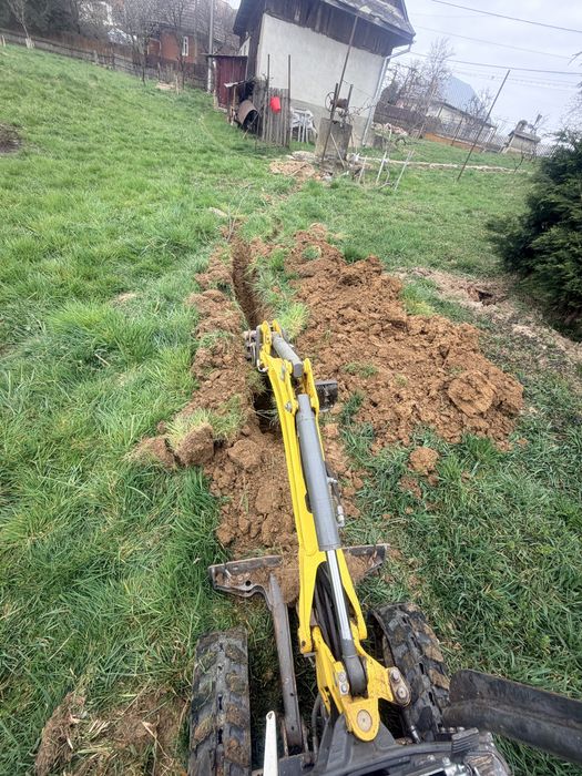 Miniexcavator motor yanmar 3 cilindrii
