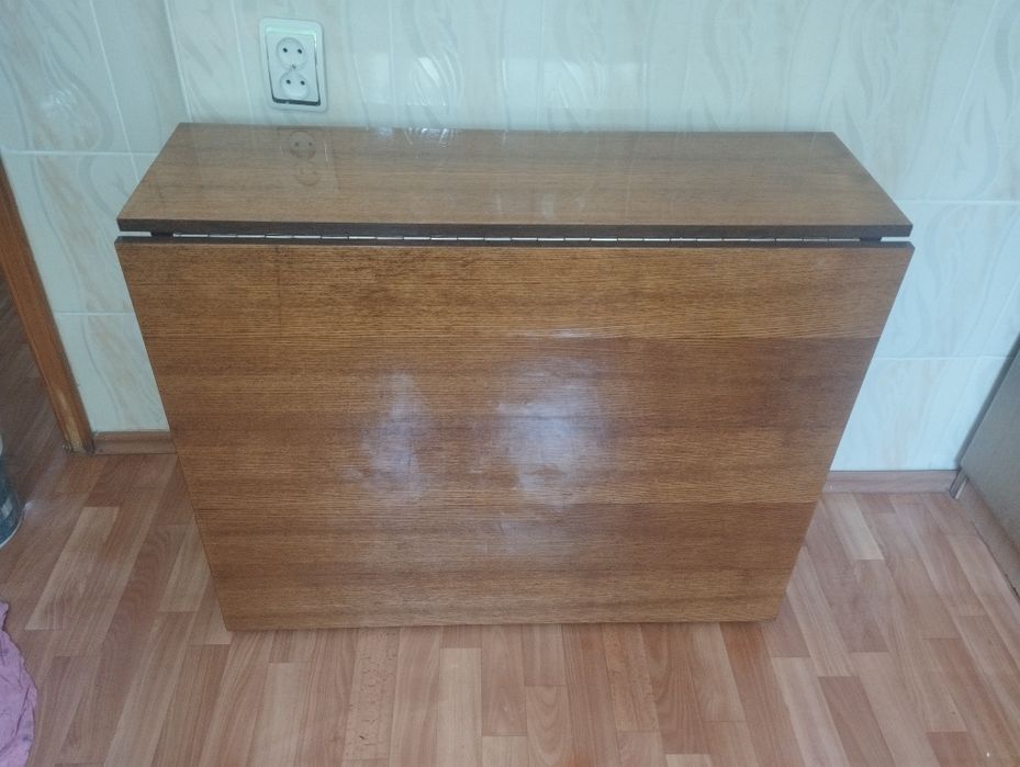 Стол раскладной лакированный