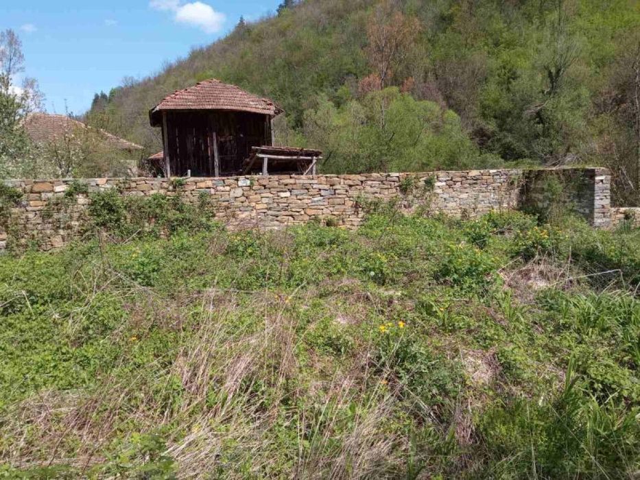 Къща в село Лопян