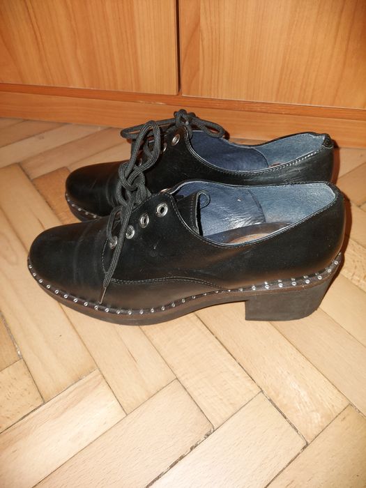 Pantofi din piele nr. 40