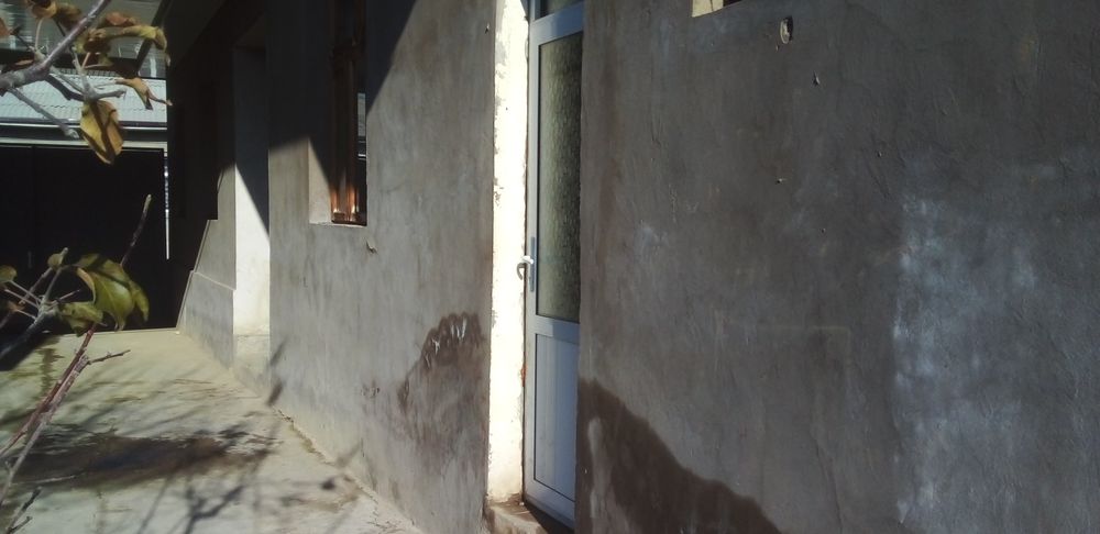 Уч кахрамон постидан 8 км кирганда уй жой  сотилади