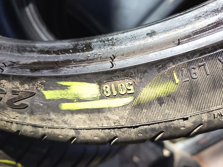 Anvelope vara 255 35 20 pirelli 2016 și 2018 5-5.5mm