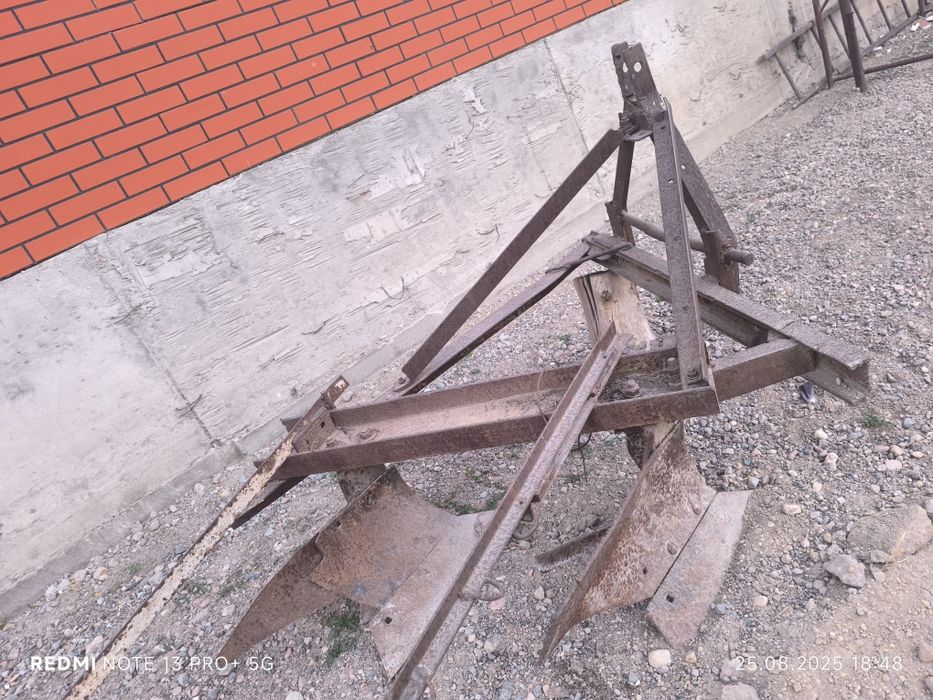 Продам два прицепа двух колесные и плуг