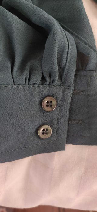 Doua bluzite usoare de primavara/vara la 60 de lei marime: S/M
