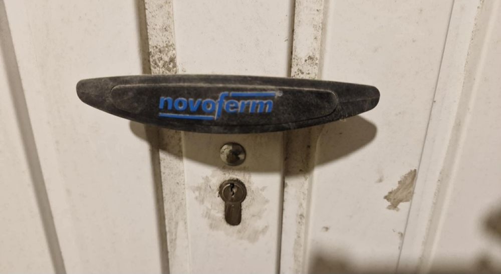 Гаражна врата...