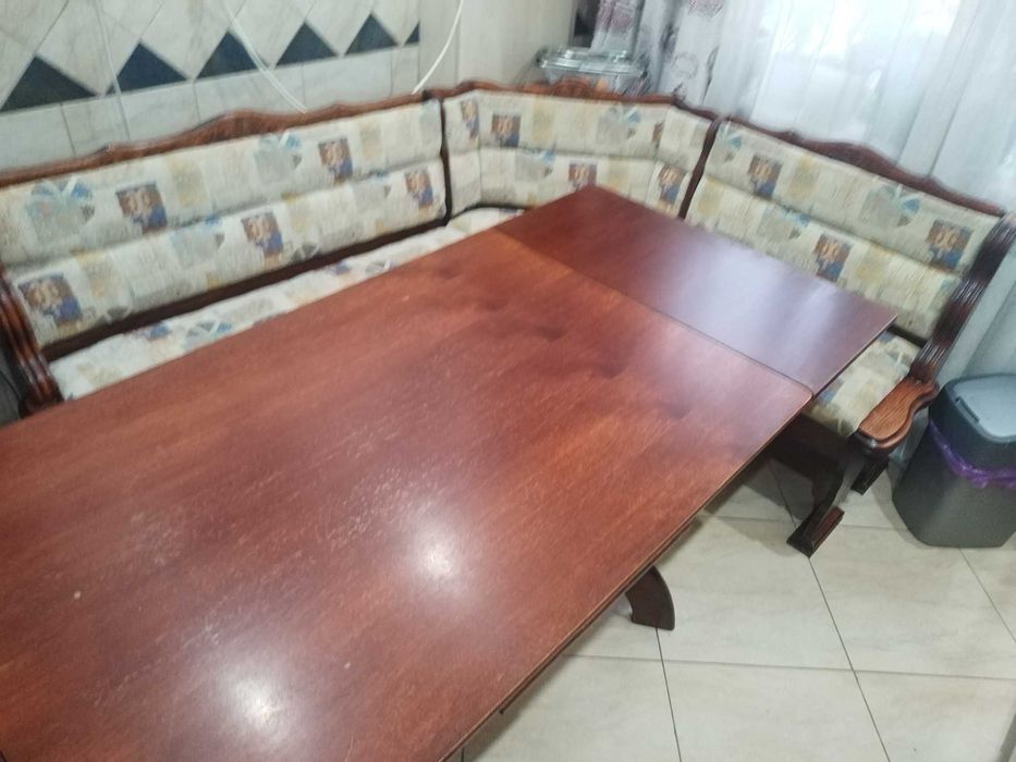 Set mobilier bucătărie: colțar + masă extensibilă + 2 scaune