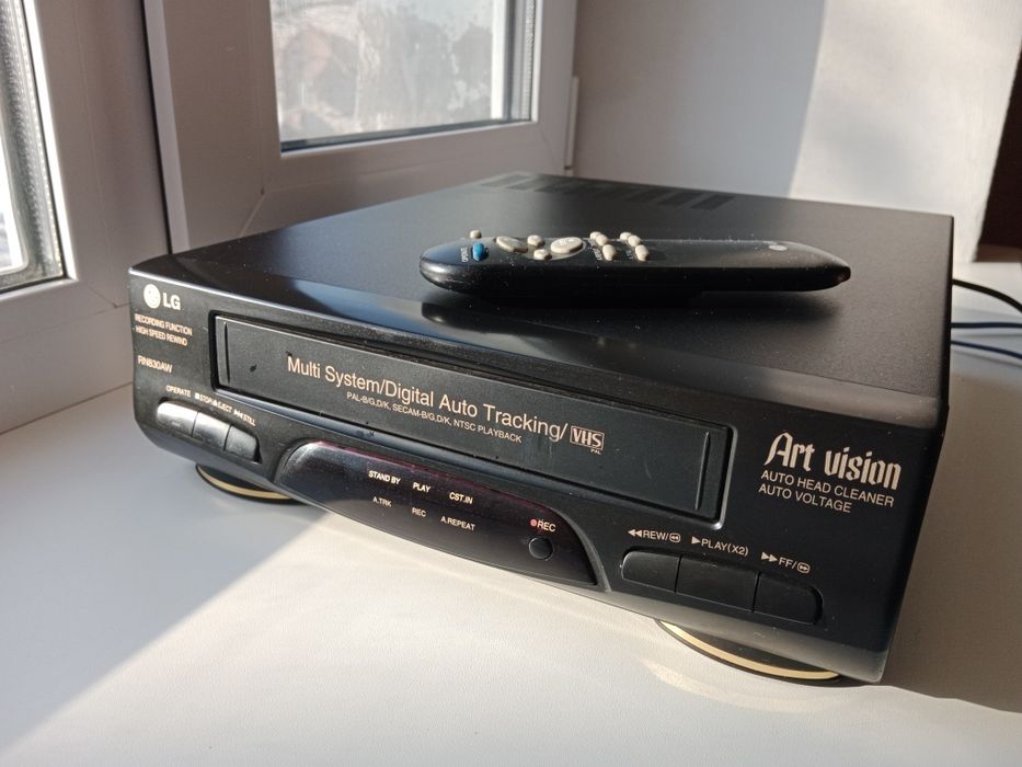 Продам видео плейер кассетный LG